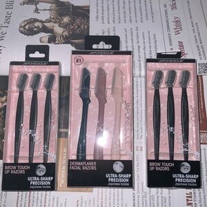 Eyebrow razors